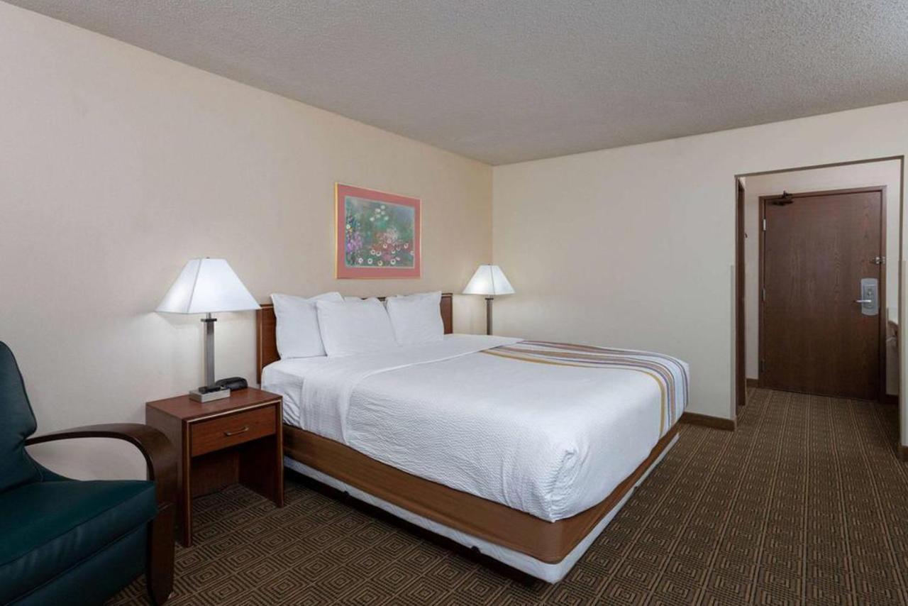 Norwood Inn & Suites Indianapolis East Post Drive Exterior foto