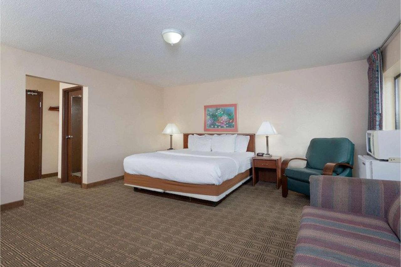 Norwood Inn & Suites Indianapolis East Post Drive Exterior foto