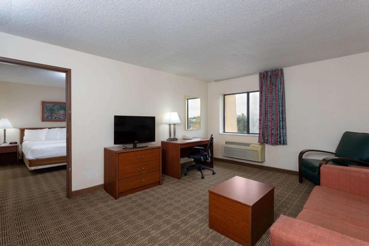Norwood Inn & Suites Indianapolis East Post Drive Exterior foto
